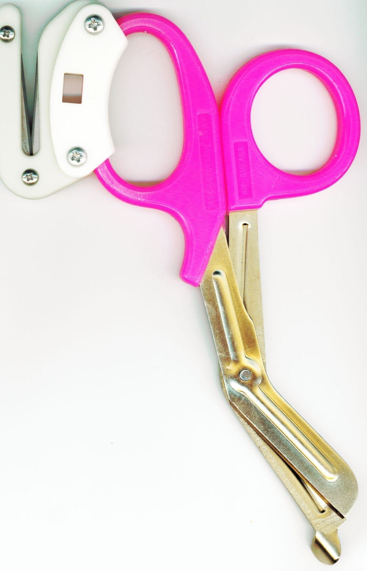 Rip shears Trauma Shears with Firefly Glow in the Dark Ripper - Neon Pink